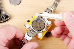 Réparation de montre à la maison : quels sont les outils à avoir ?